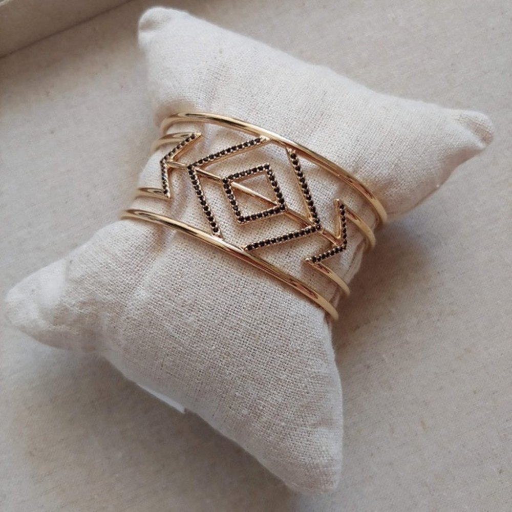 Stella & Dot | Black + Gold Pavé Diámondé Sphinx Cuff Bracelet Retired - Picture 8 of 8